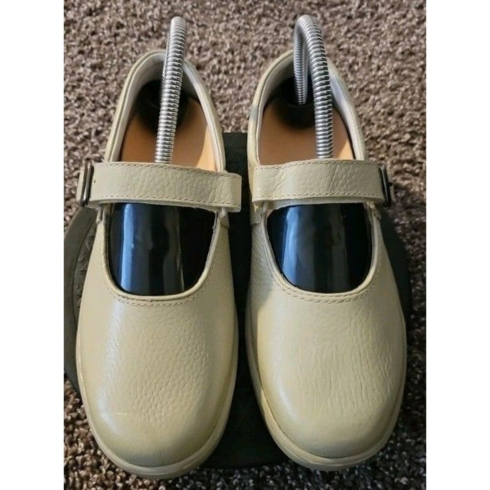 Dr. Comfort Strap Loafers Merry Jane Beige Shoes Womens 6.5 W 4430